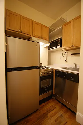 Rented by Michael Sloane Realty Company | media 6