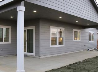 870 W Coyote Dr, Hermiston, OR 97838