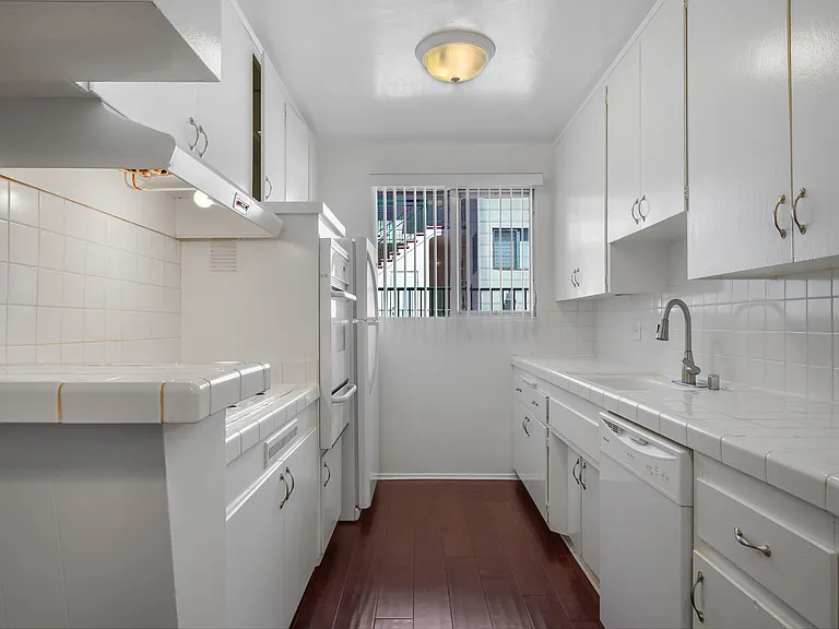 426 S Rexford Dr #5 — Photo 13