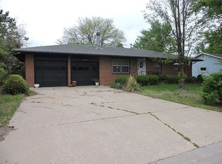 410 Robert St, Hutchinson, KS 67502