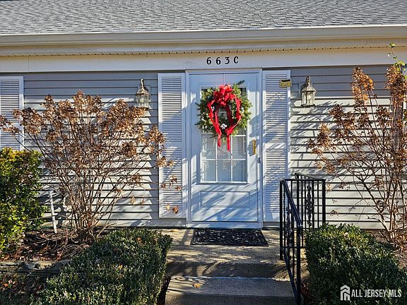2nd image of 663 Yorktown Ln #C