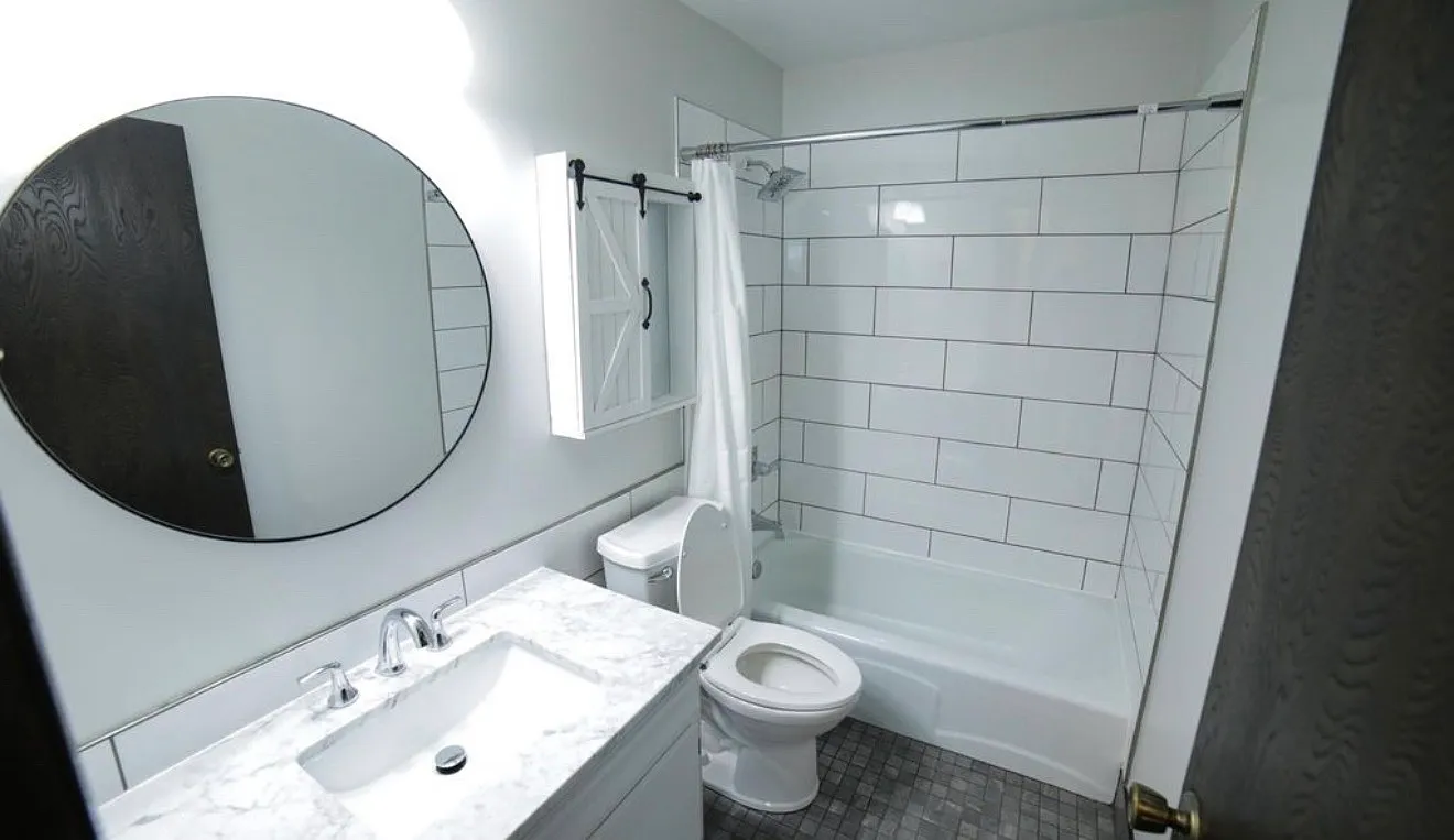 3 bed, $1,800 — Photo 1