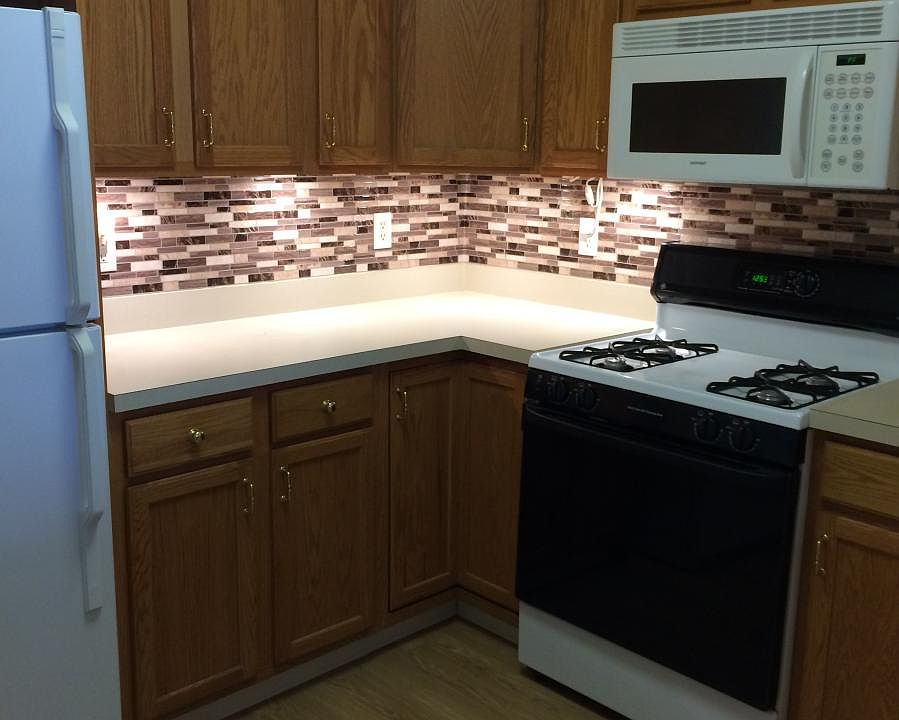 full kitchen with refrigerator, dishwasher, oven, microwave