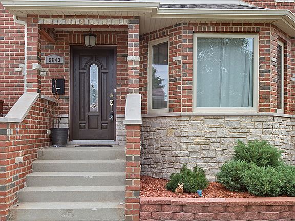 2nd image of 5643 S Oak Park Ave