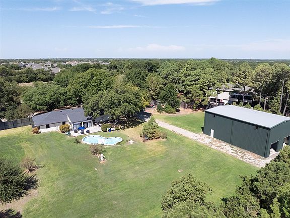 3rd image of 440 Holly Ln