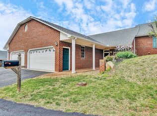 2505 Feather Garden Cir, Vinton, VA 24179
