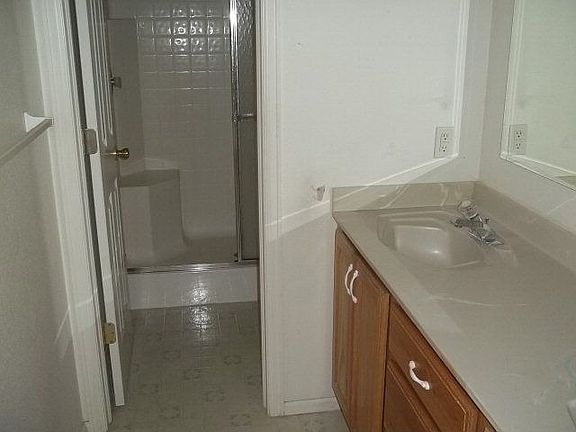 5th image of 15 Windbridge Ln