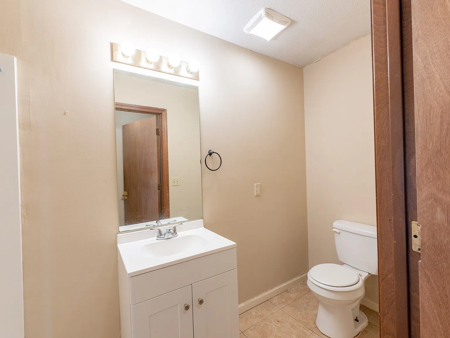 5 bed, 1700 sqft, $3,120 — Photo 4
