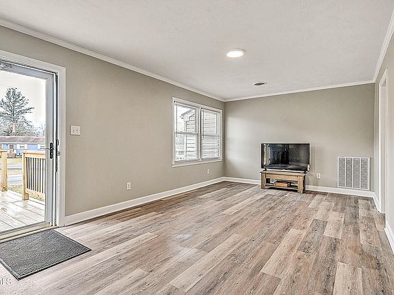 5th image of 2333 Westfield St