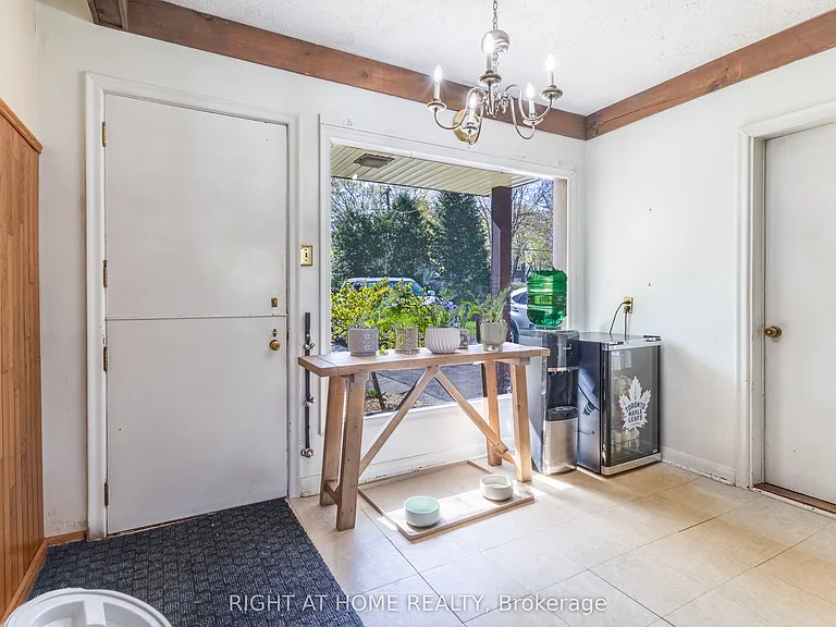 67 Saint Margarets Rd — Photo 6