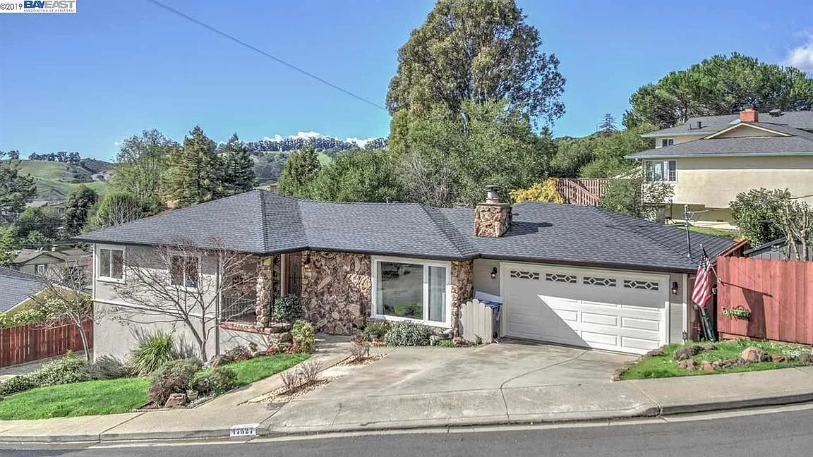 17527 Kingston Way photo 1