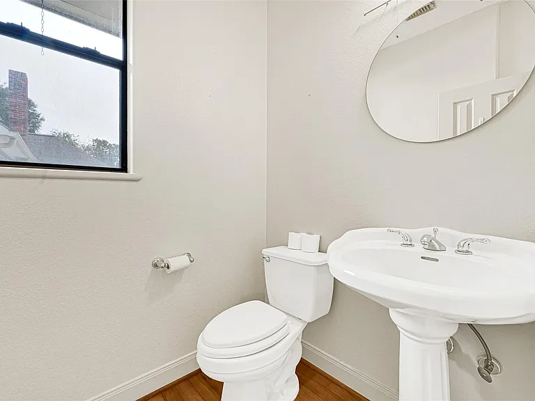 2414 Calumet St #B — Photo 17