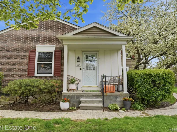 383 Neptune Dr, Walled Lake, MI 48390
