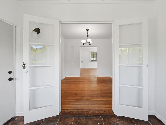 3rd image of 926 W Palm Ave