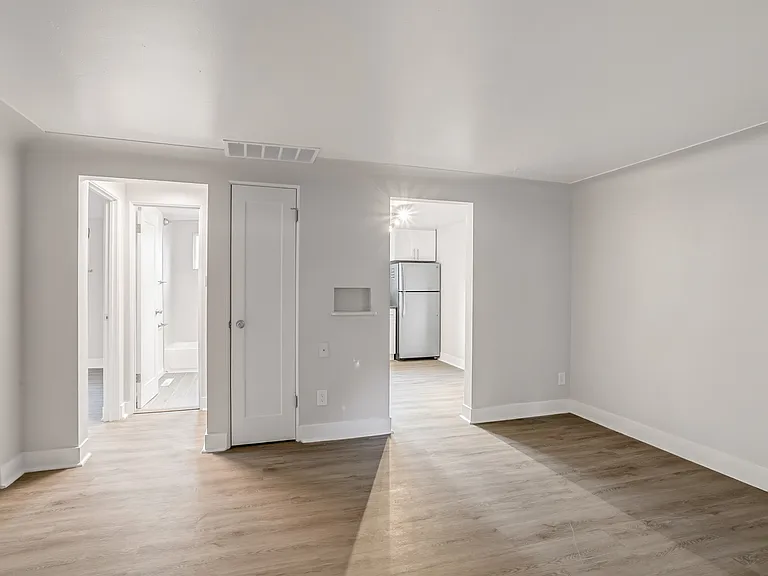 2421 S Gaylord St — Photo 33