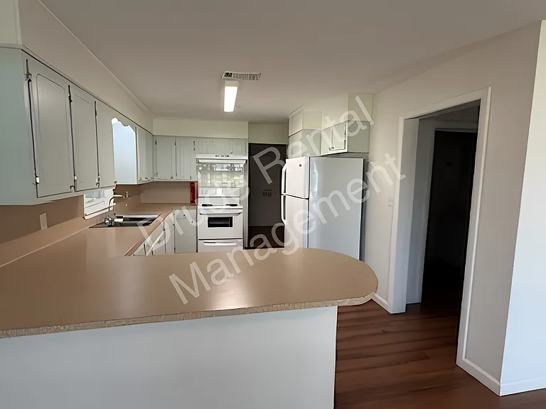 30121 Julia St — Photo 10