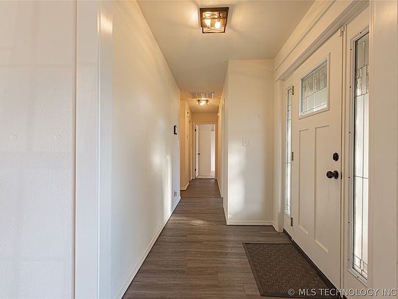 4th image of 2422 S Maywood Dr
