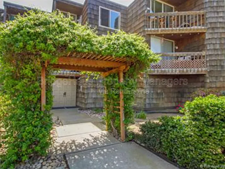 5155 W Point Loma Blvd #11 — Photo 2