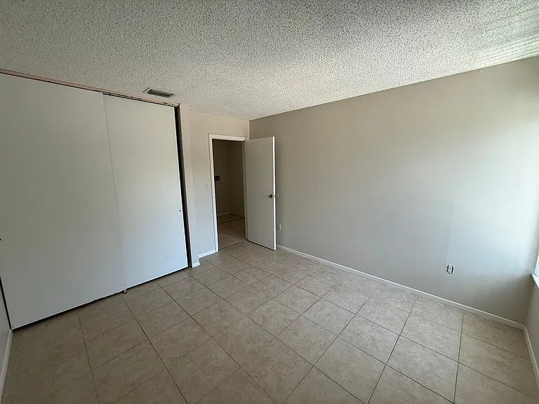 1001 Spring Meadow Dr — Photo 15