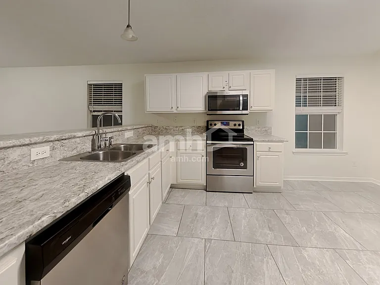 2326 Creekfront Dr — Photo 9