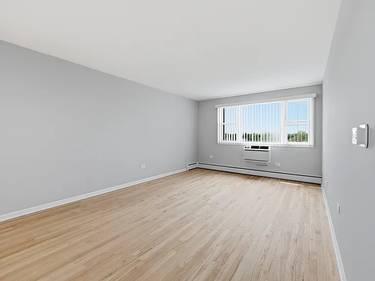 4600 N Cumberland Ave #502 — Photo 2