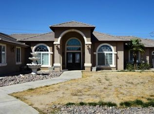 6753 Blue Rose Ln, Oak Hills, CA 92344