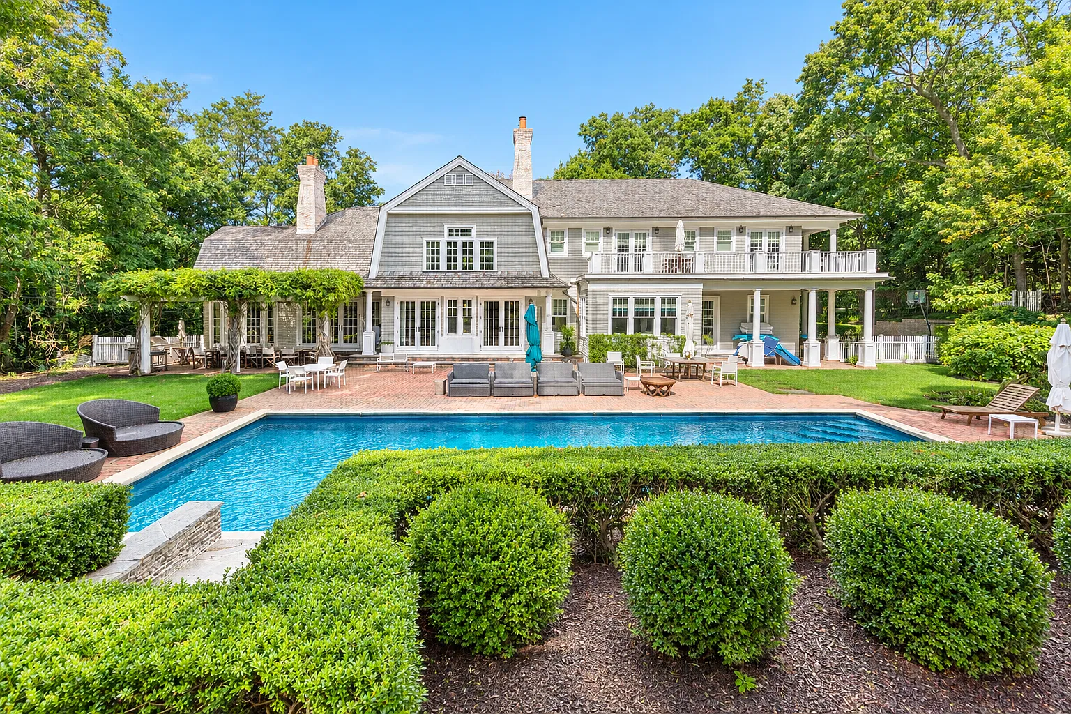 Gorgeous 5 Bedroom Post Modern — Photo 1