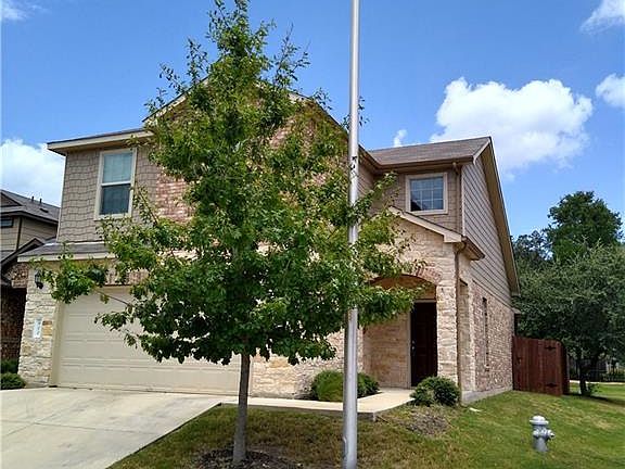 2nd image of 900 Sleepy Dell Ln