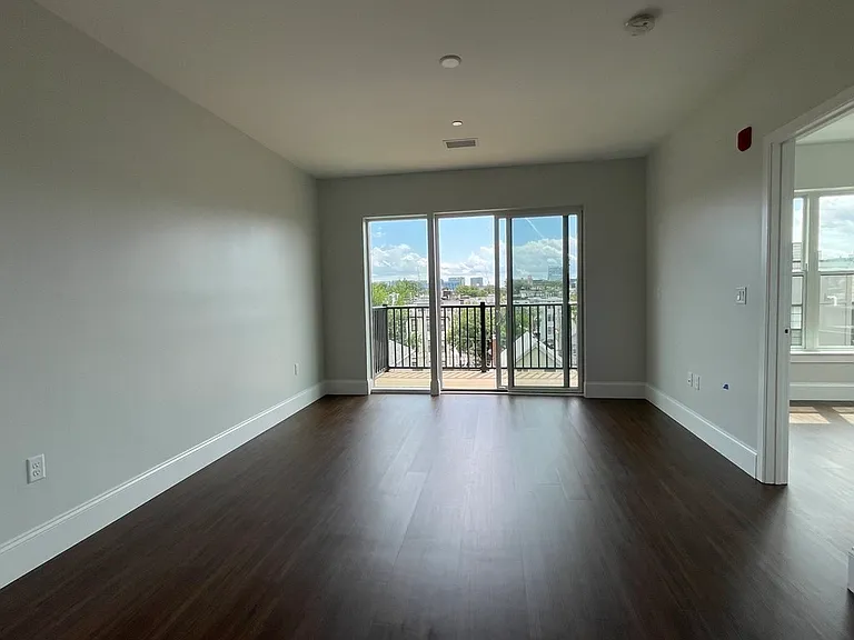 205 Maverick St #413 — Photo 6