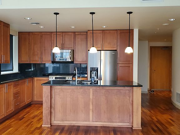 5th image of 10610 NE 9th Pl Unit 609