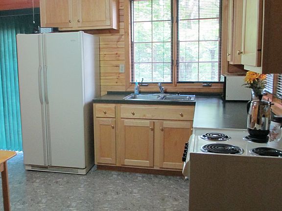 3rd image of 71201 Lakeview Dr