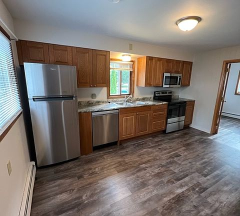 3rd image of 663 W 6th Ave