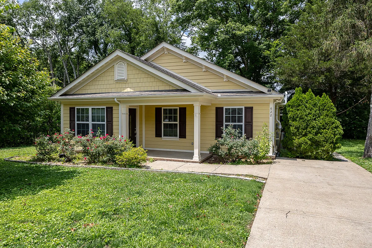 Building Photo - 622 W End Cir