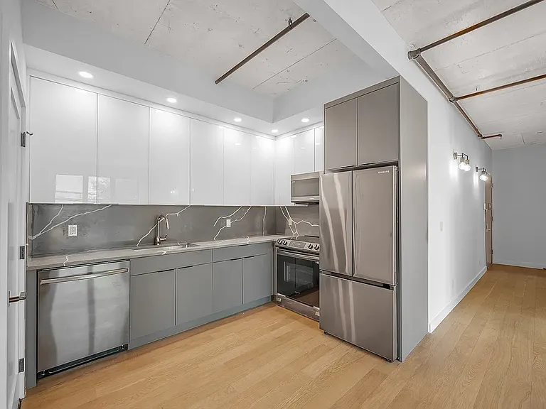 22-19 33rd St #4B — Photo 4