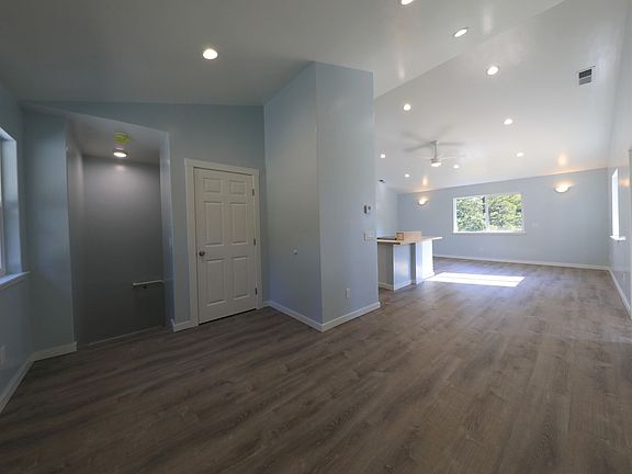 2nd image of 287 & 289 Westhaven Dr S #289