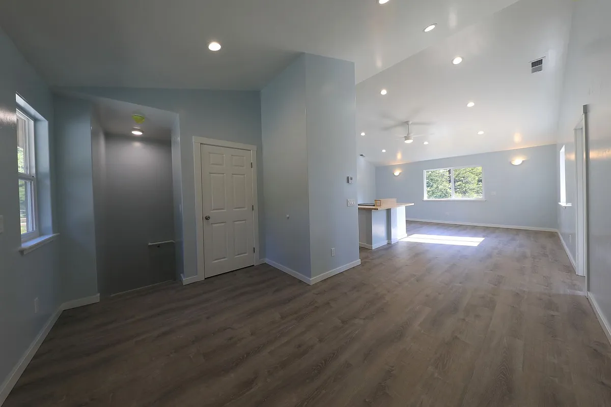 Building Photo - 287 & 289 Westhaven Dr S