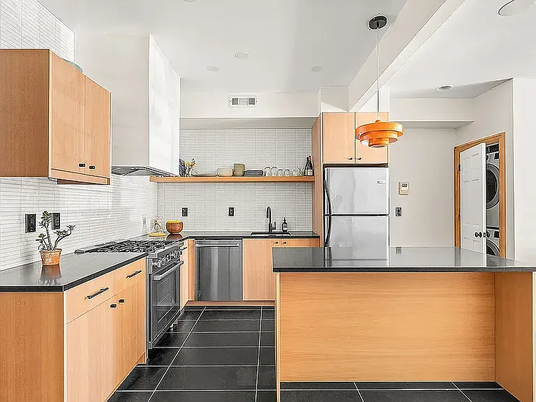 1611 Bergen St #2 — Photo 4