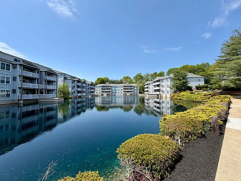 401 Waters Edge Dr — Photo 32