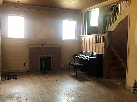 3rd image of 661 Highland Ave
