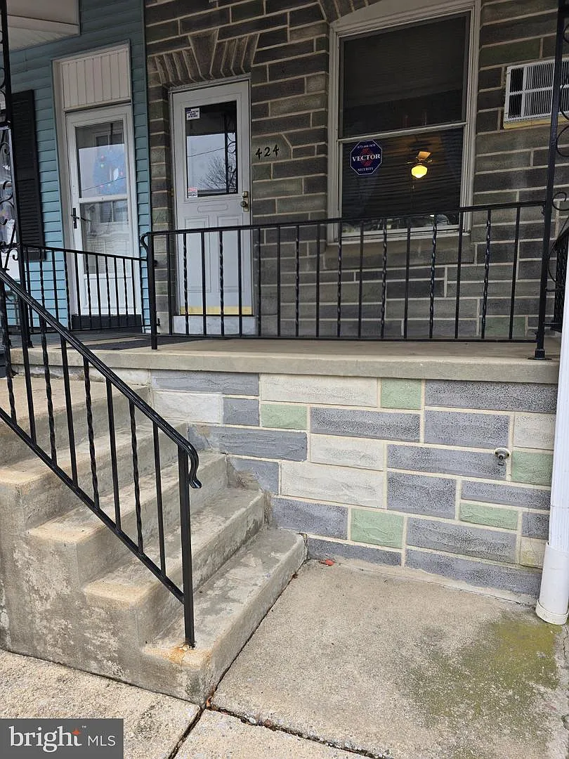 424 W Windsor St photo 1