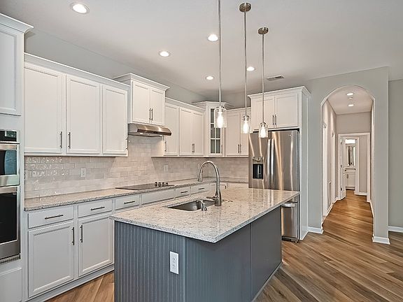 2nd image of 4252 Hawthorn Dr