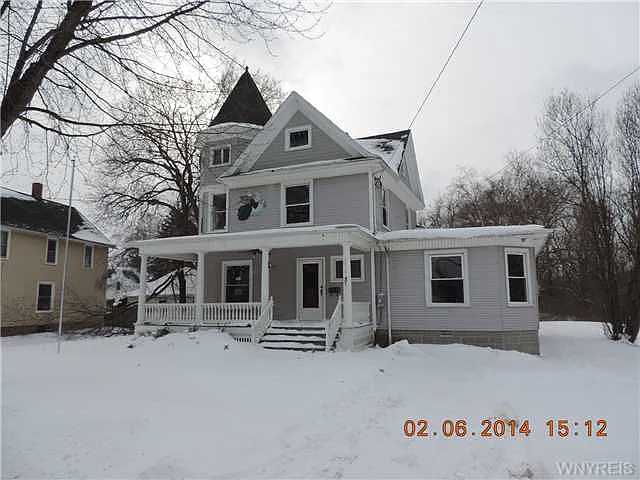 2618 Main St photo 1