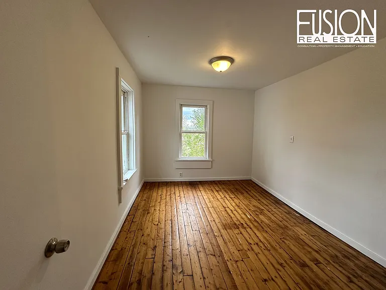 340 Manhattan Dr — Photo 12