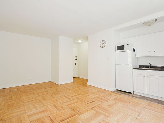 5th image of 7281 113th St APT 2B