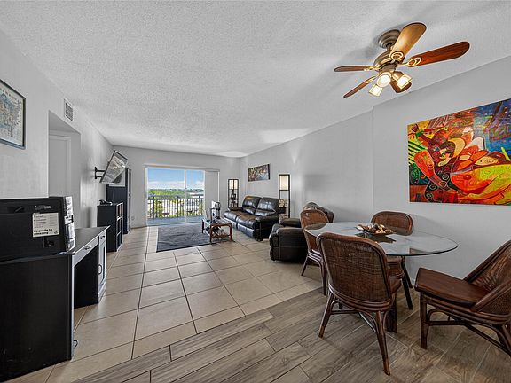 5th image of 4400 Hillcrest Drive #704