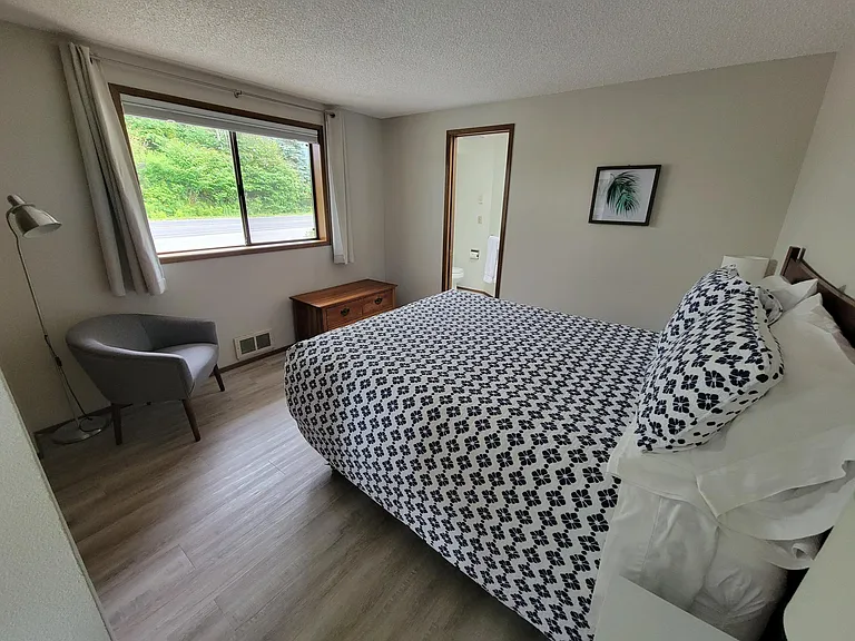 13911 E State Highway 106 — Photo 10