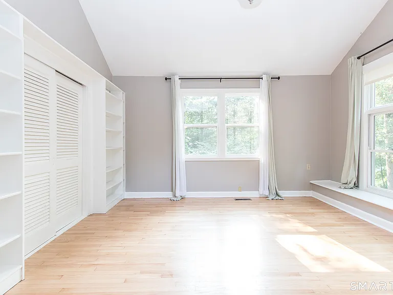 211 New Canaan Rd — Photo 23