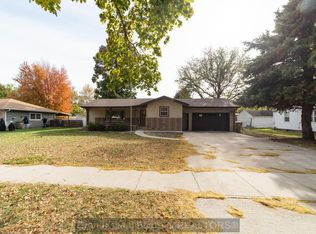 712 L St, Aurora, NE 68818