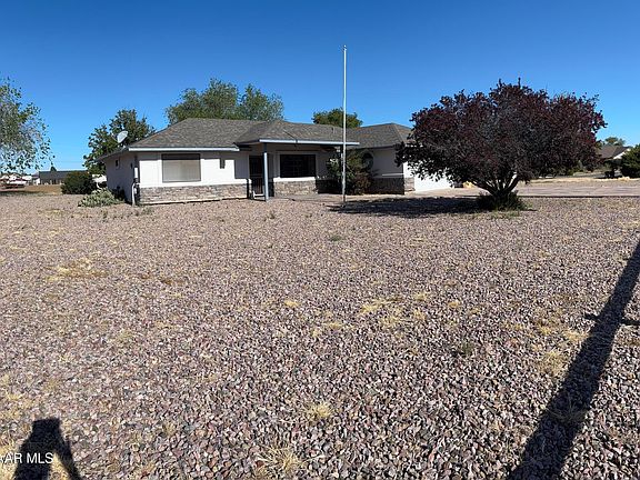2nd image of 526 Grove Ln