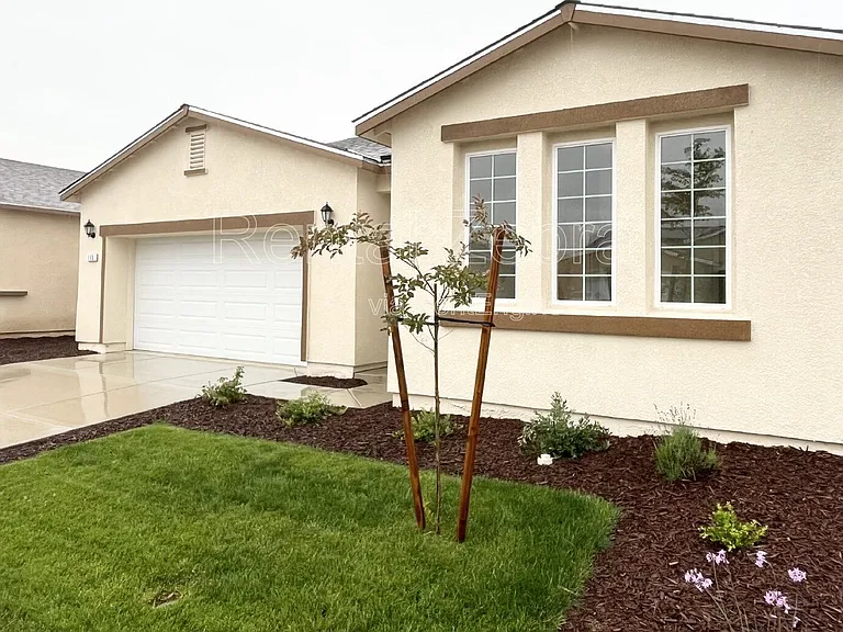 165 Squaw Valley Dr — Photo 1